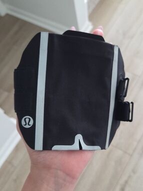 Lululemon Black Reflective Running Armband